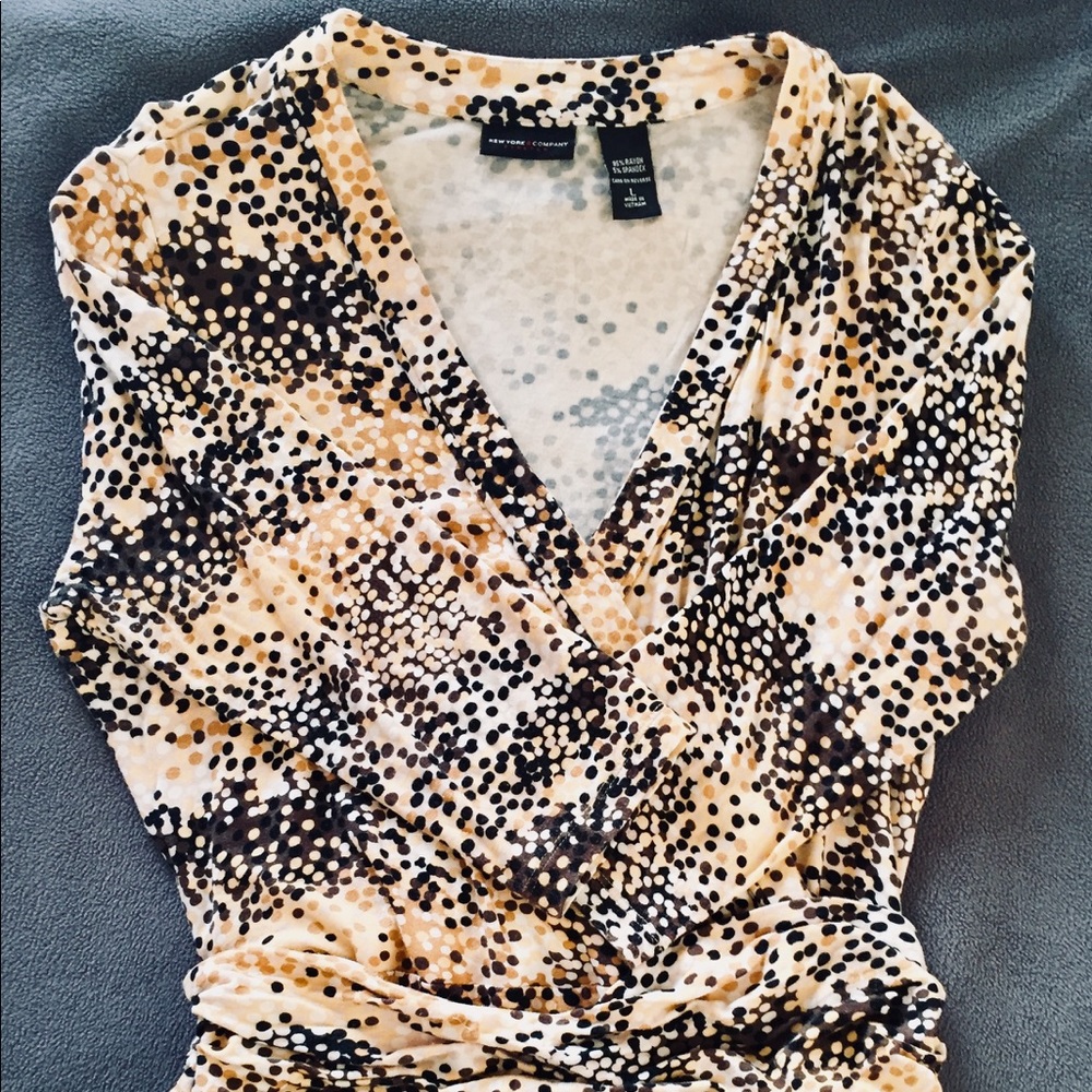 •NY&Co •3/4 Sleeve Top •V-Neck •Fitted Waist